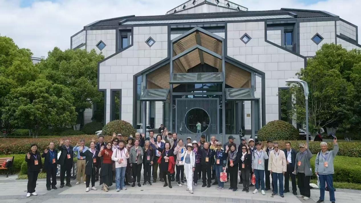1777433601622075514.jpg 2026.4.22 上大老教授赴苏州泰康吴园考察_img3.jpg
