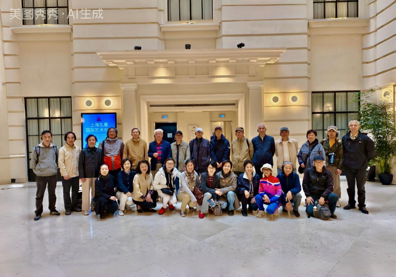 1778302127428075827.jpg 2026.4.30 上大美院老党员老教授参观《百年外滩·红色足迹》展_img0.jpg