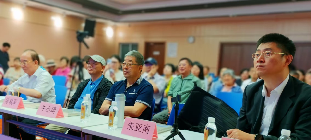 2026.5.27 《浦江筑梦》图书签名赠书活动在同济举行_img0.jpg