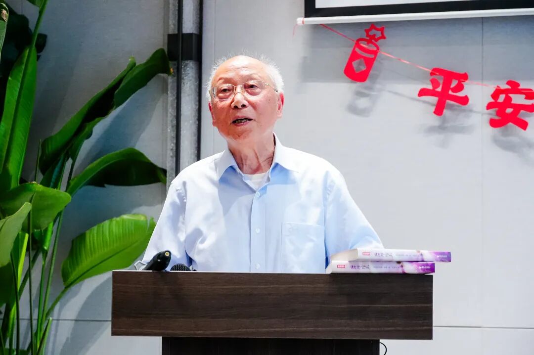 1780982069599054183.jpg 2026.6.6 华师大何敬业老教授乐为社区听众讲解法国文学_img0.jpg