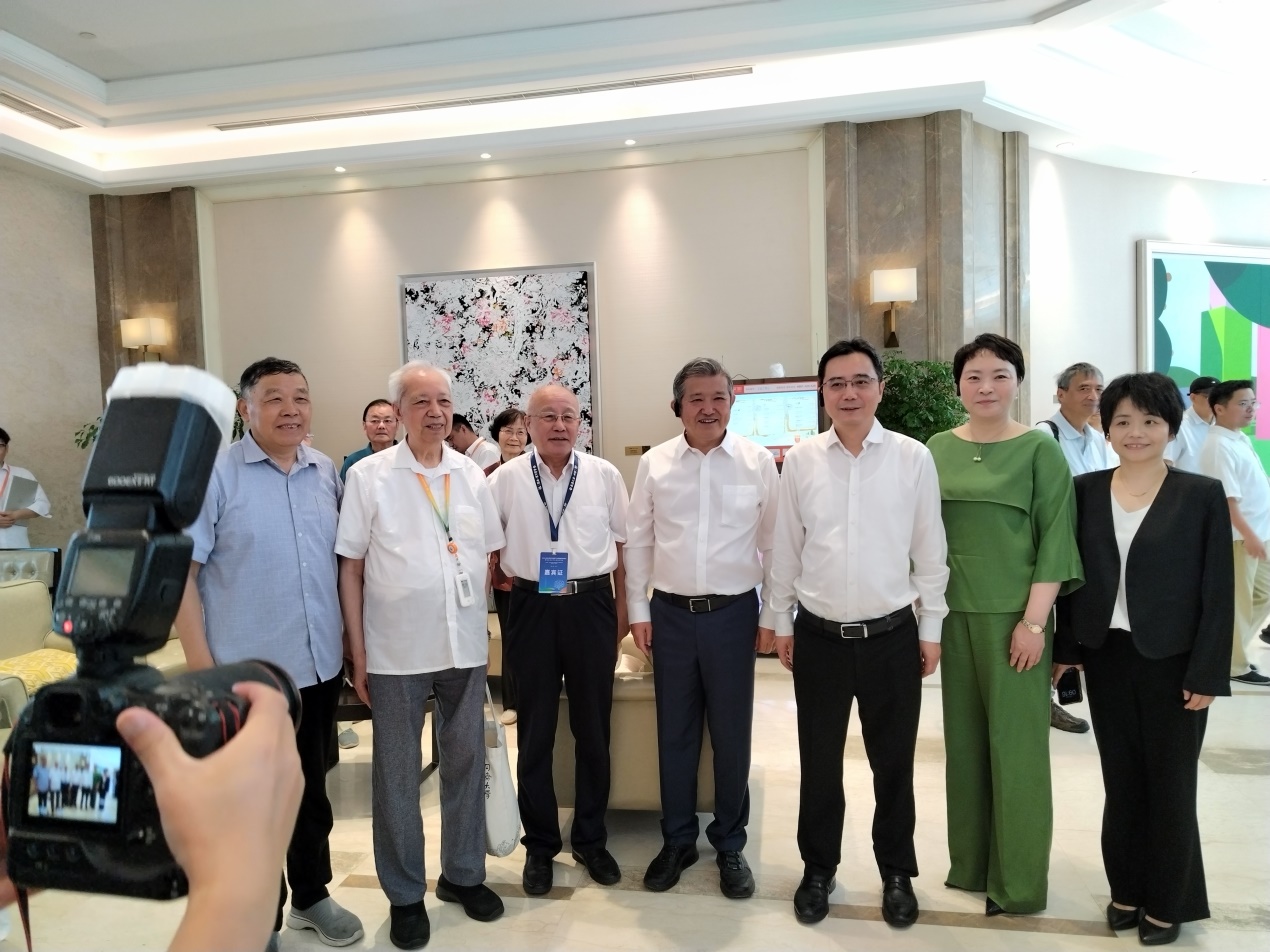 1784601228168033053.jpg 2026.7.17 陆敏恂、张伟超偕高校老教协秘书长赴泰康申园贺喜_img1.jpg