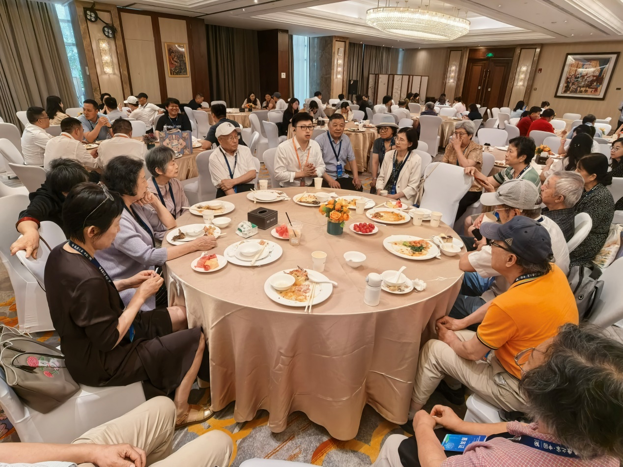 1784601268128014115.jpg 2026.7.17 陆敏恂、张伟超偕高校老教协秘书长赴泰康申园贺喜_img3.jpg