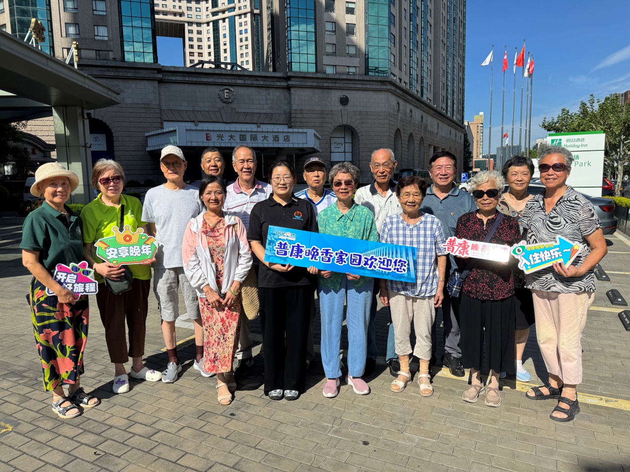 1784601330976052259.jpg 2026.7.20 市老教协主要领导慰问参加2026年避暑康养活动的老教授_img1.jpg