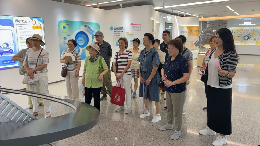 1789606240342038638.png (2026.9.12)华师大老教授走进爱尔眼科医院_img0.png