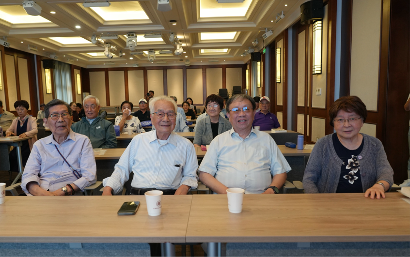 1792386768656055533.png 2026.10.17 由华师大老教授编撰的新书向75周年校庆献礼_img2.jpg